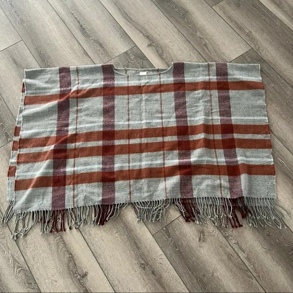 A new Day plaid grey  poncho - Picture 2 of 4